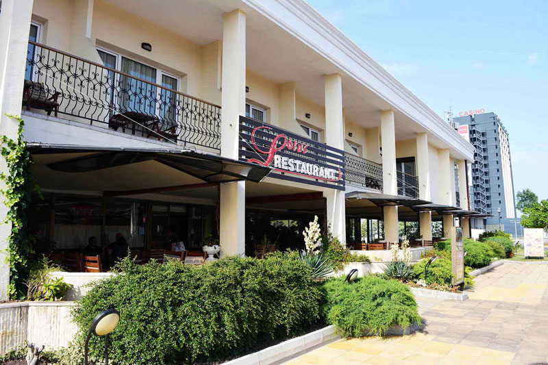 Hotel Lotus — Entrance