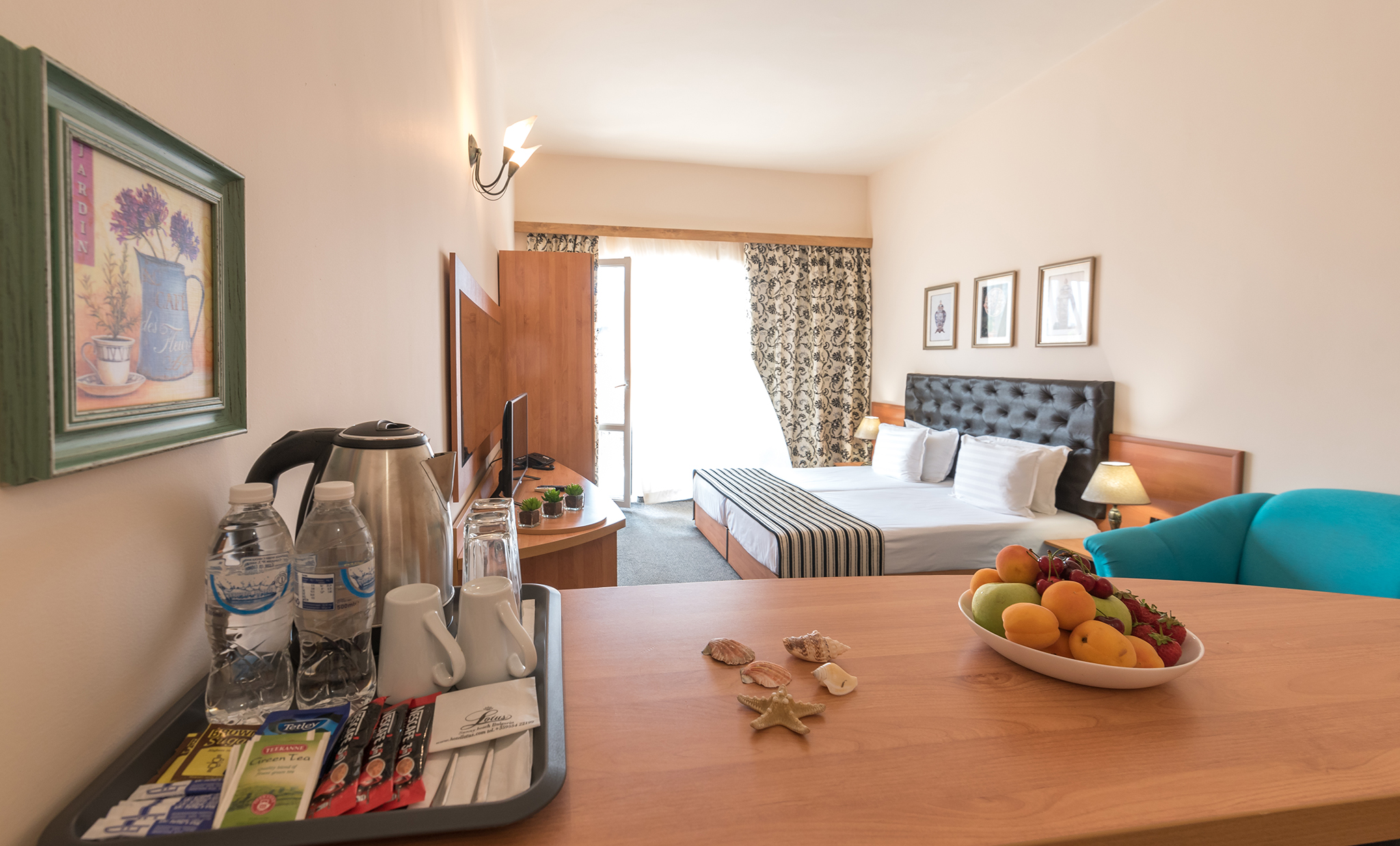 The Art of Drawing Readers In: Your attractive post title goes here Studio2